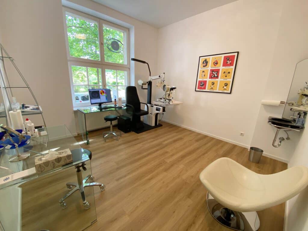 Über Uns 8 Myopie Institut Slider-4